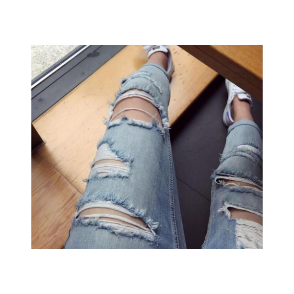 破洞牛仔裤真的很凉快啊