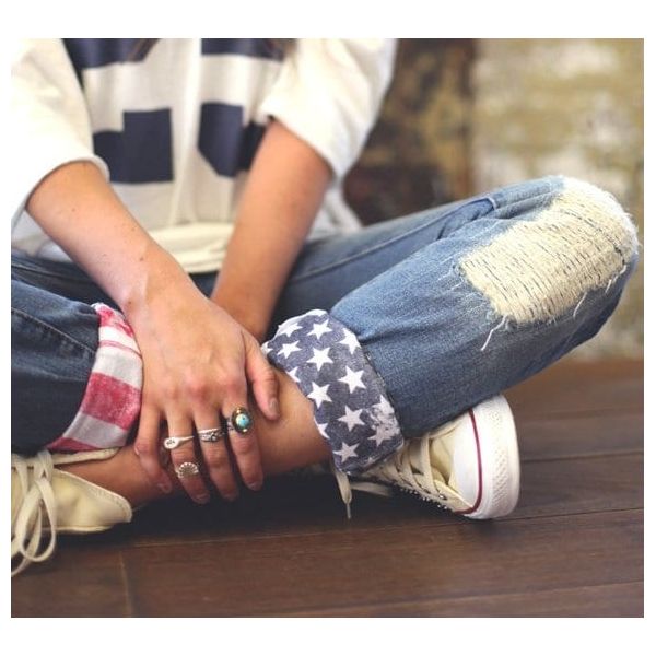 丝巾和裤脚的结合更潮了