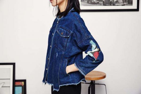 牛仔外套很美