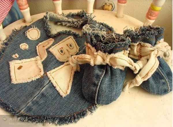 做个婴儿围兜和小鞋子