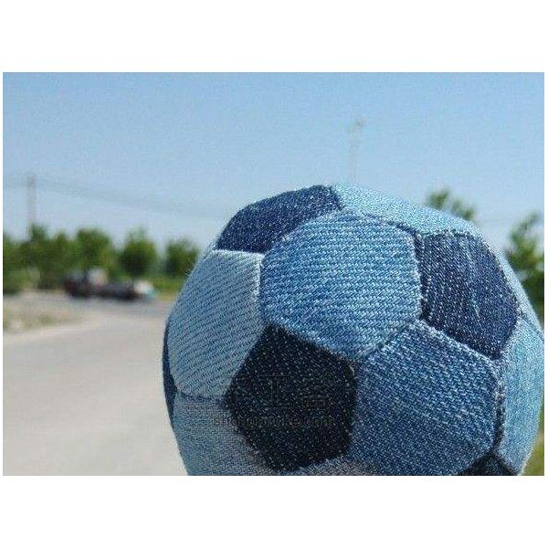 做一个足球和孩子互动互动